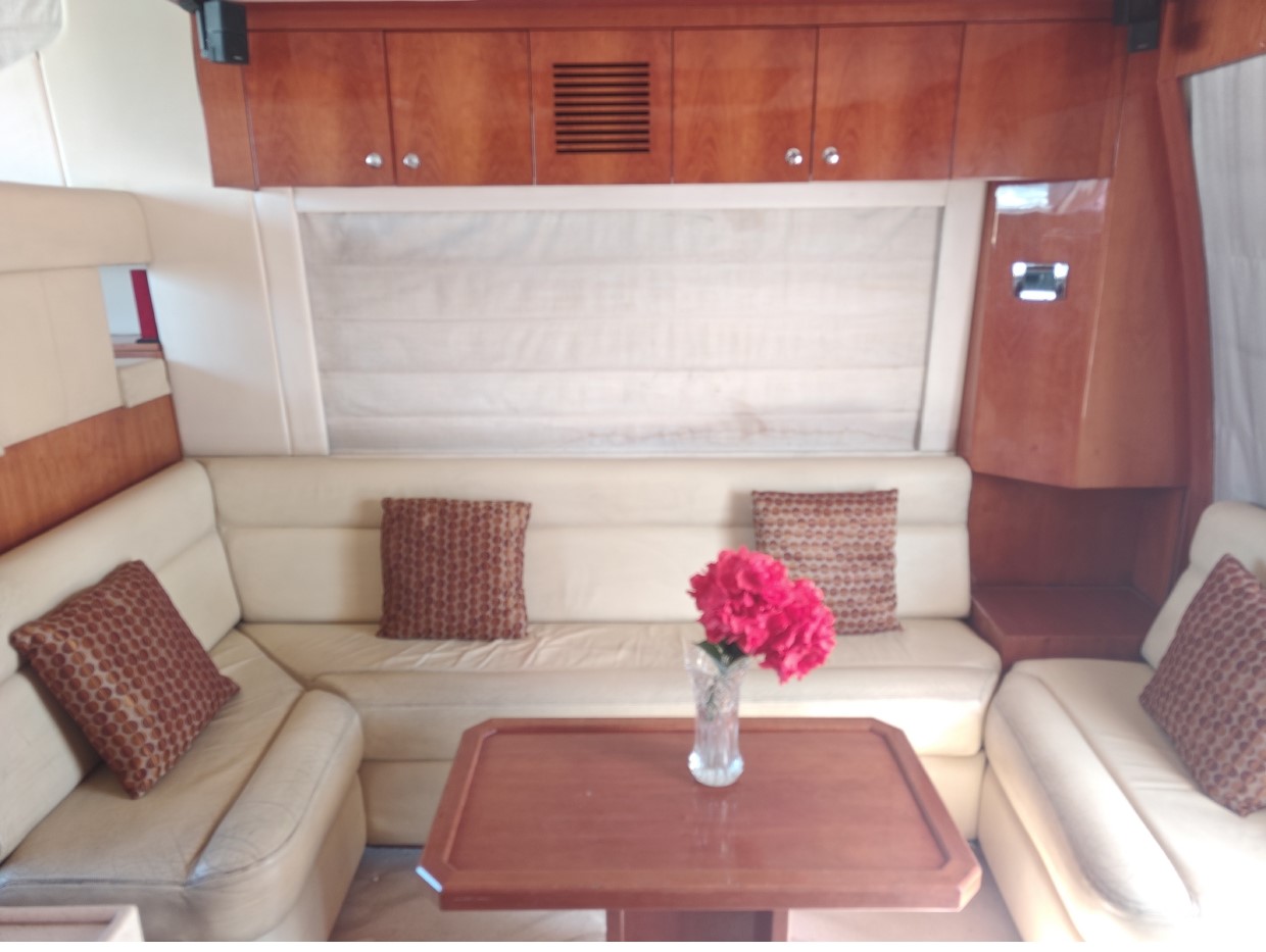 44ft yacht bedroom